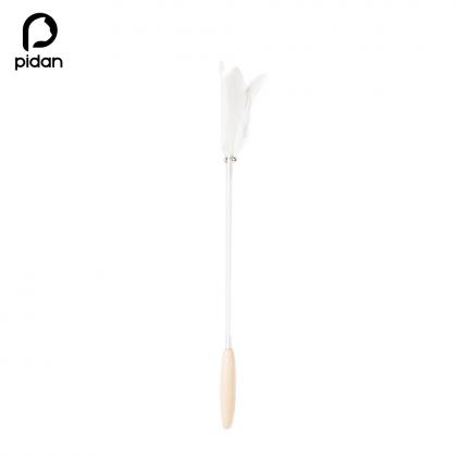 Игрушка-удочка дразнилка с деревянной ручкой от Pidan (белая)